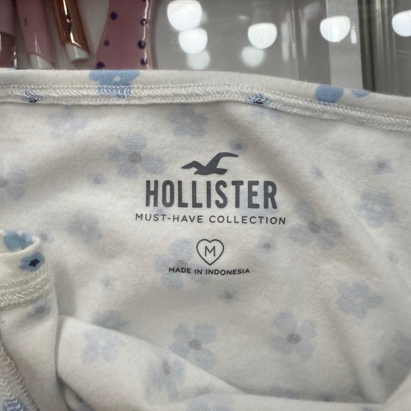 2/$15 Hollister White and Blue Tie Side Crop Shirt - Picture 5 of 6